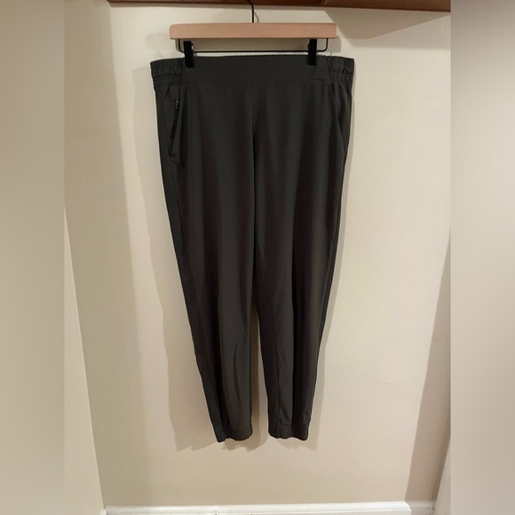 ATHLETA Brooklyn Jogger Size 14 Mountain Olive High Waist Travel Hiking Pants - Picture 5 of 9